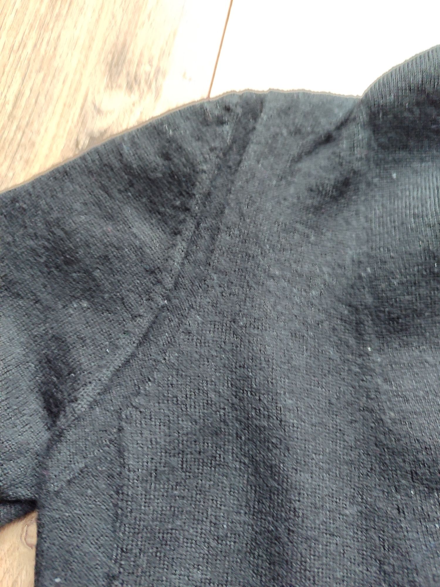 Czarny gładki sweter z dekoltem S 36 GAS