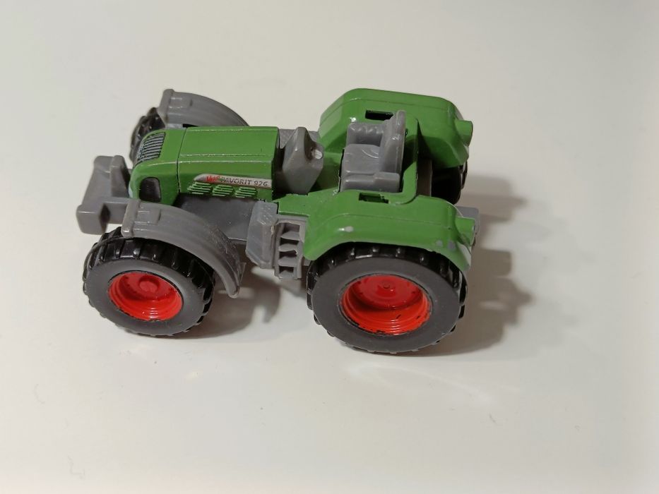 Traktor marki siku