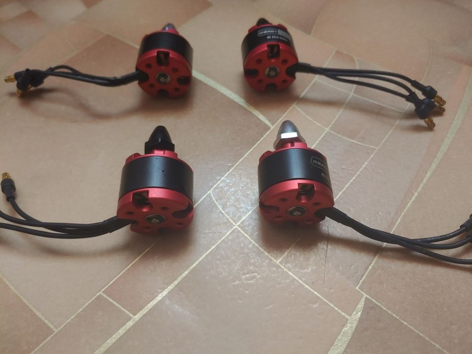Продам 4 шт.бесколлекторных двигателя BLDC 2212 920KV
