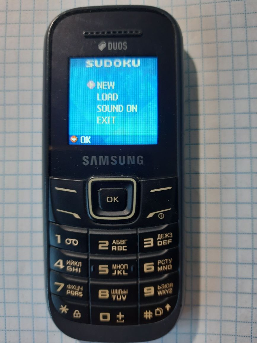 Телефон Samsung GT-E1202