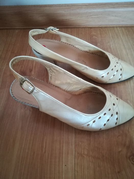 Buty damskie na obcasie roz 35