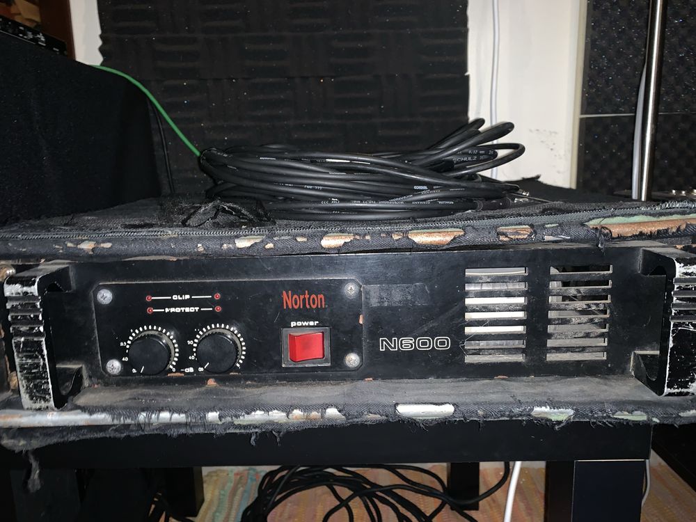 Colunas de som Dynacord FE200 + Norton 600