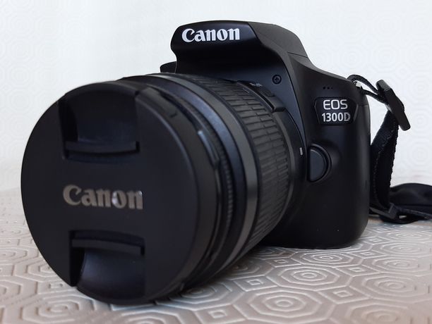Canon EOS 1300 D com lente 75-300 mm