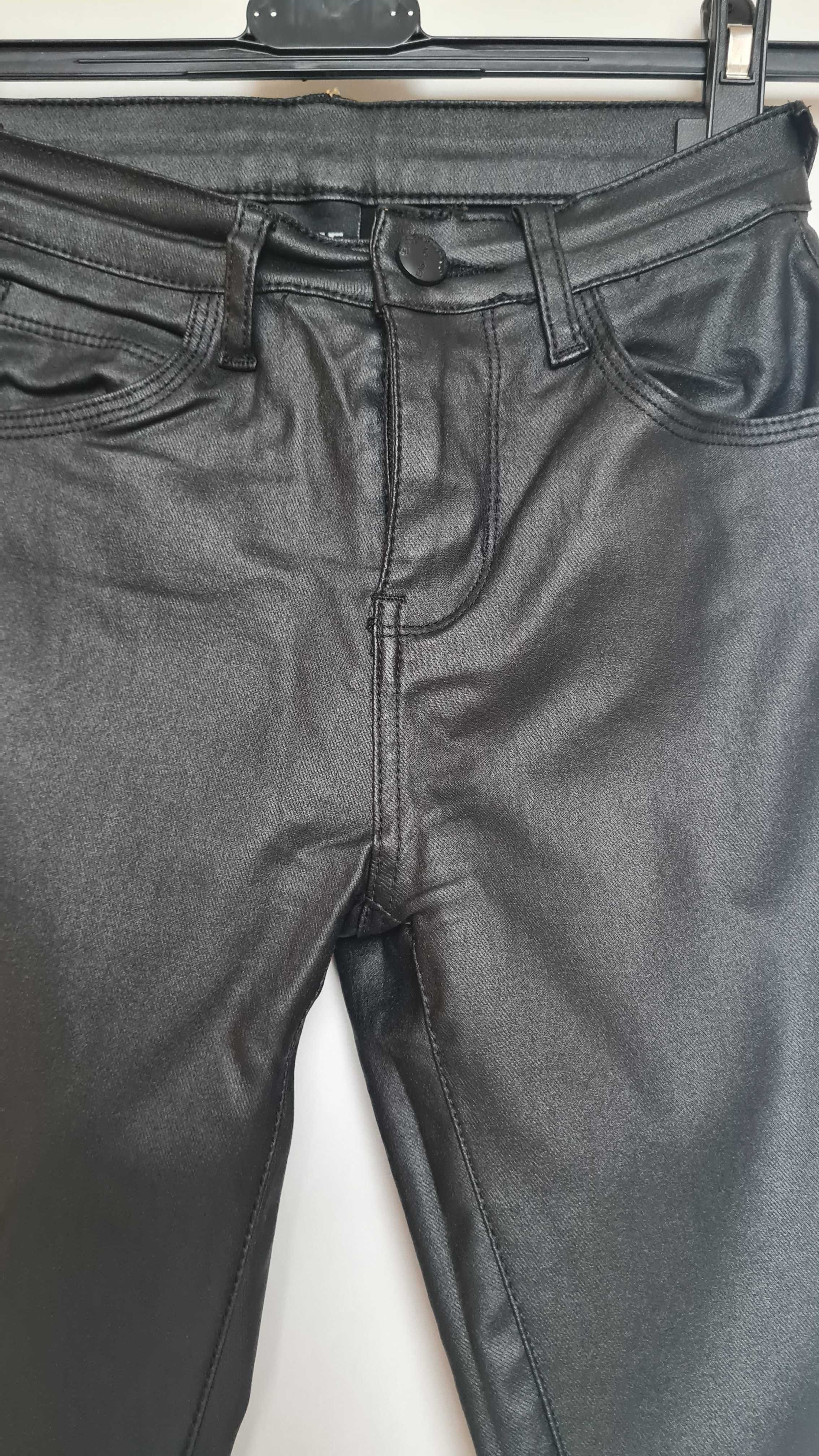 Spodnie woskowane z wysokim stanem Fashion Jeans XS