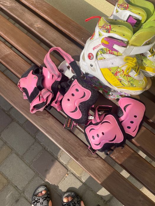 Роликові ковзани продам