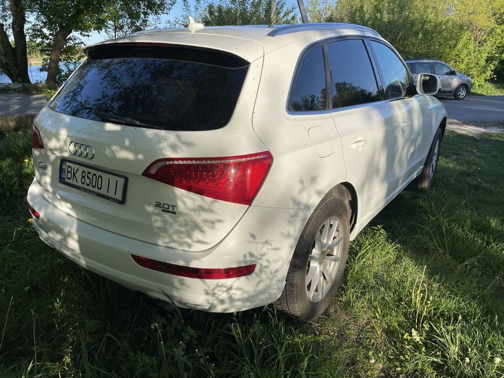 Продам Audi Q5 2010р 2.0 бензин