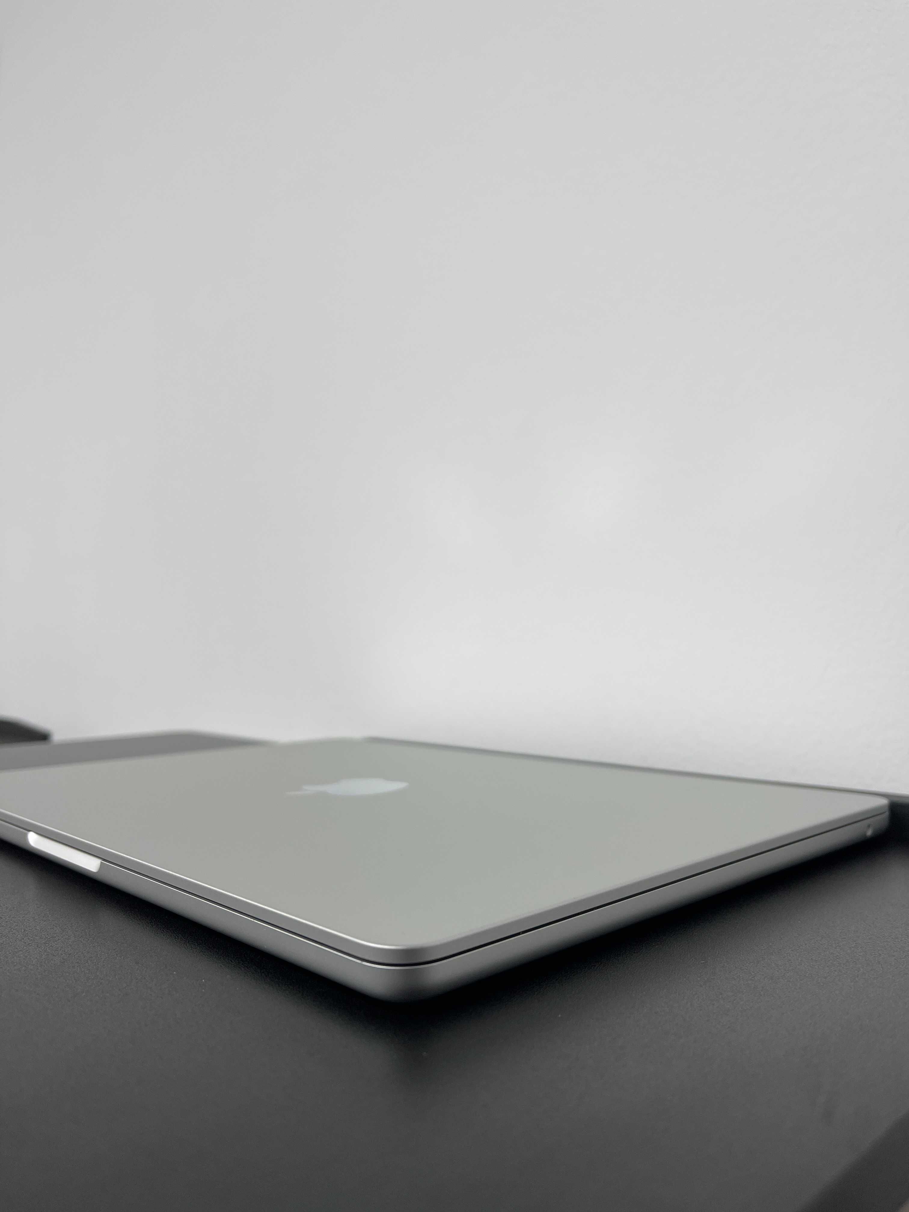 Macbook Air 2023 (M3/ 8gb/256 ssd )