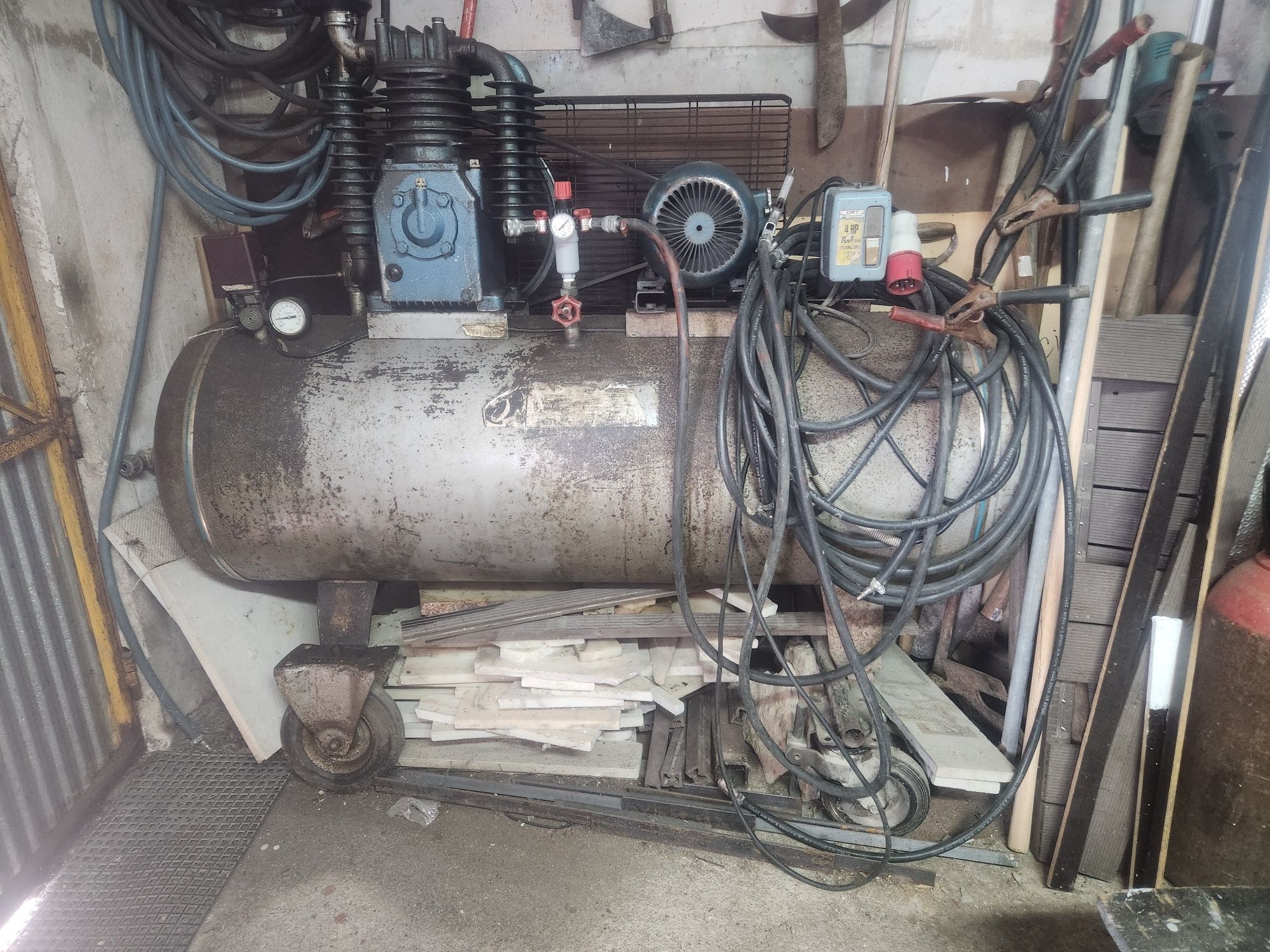 Compressor trifásico de 300l