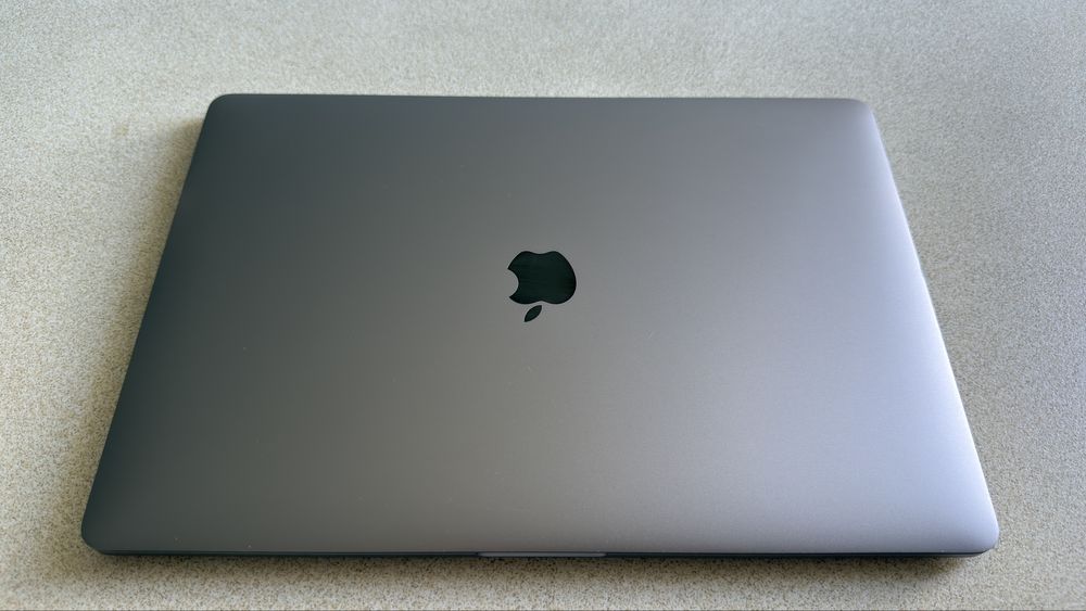 Macbook pro 15 2017, 16gb, 500gb ssd, 4gb відеокарта, Space Gray