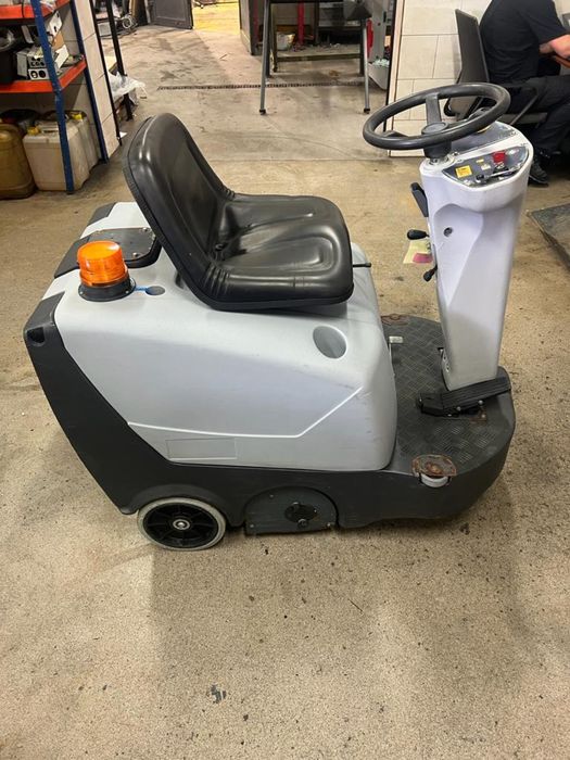 Zamiatarka bateryjna Nilfisk SR 1000S B import DE okazja