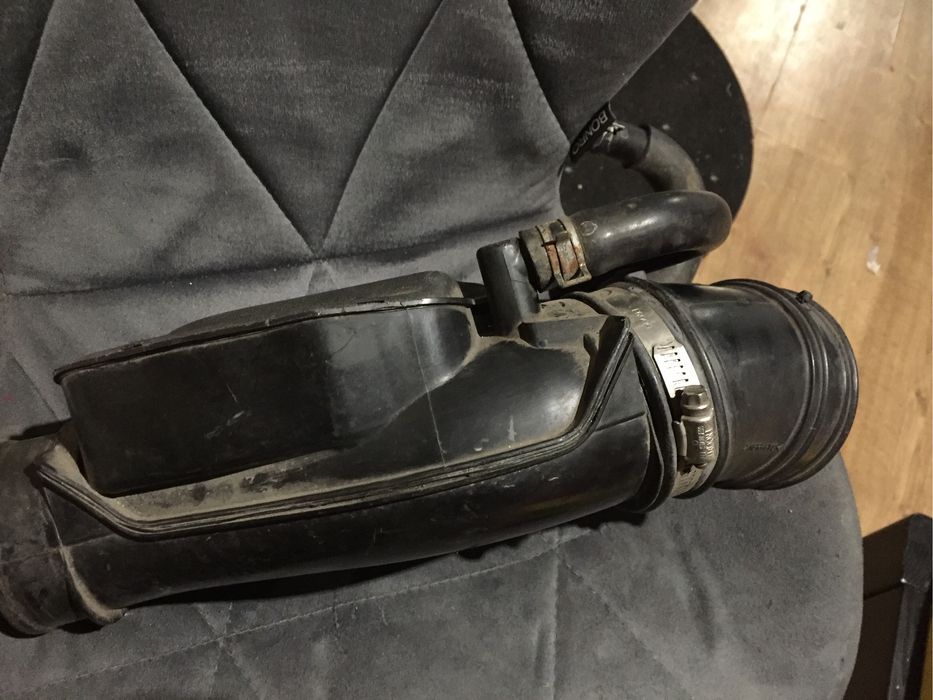 Резонатор впускного воздуха в сборе