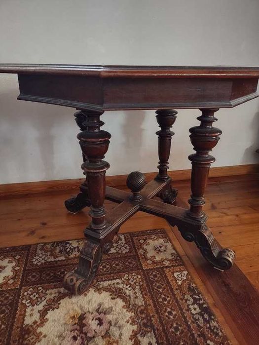 Sprzedam ośmiokątny stolik drewniany