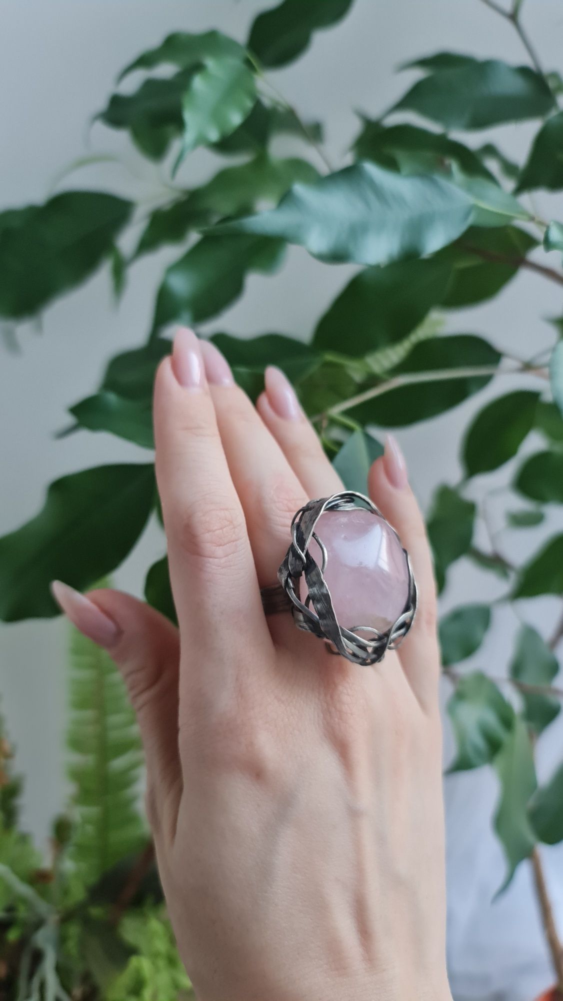 Перстень с натуральным Розовым Кварцем