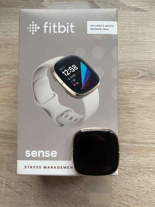 Zegarek Fitbit Sense beżowy