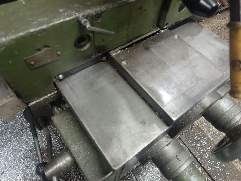 Вертикальний фрезерний станок вф91