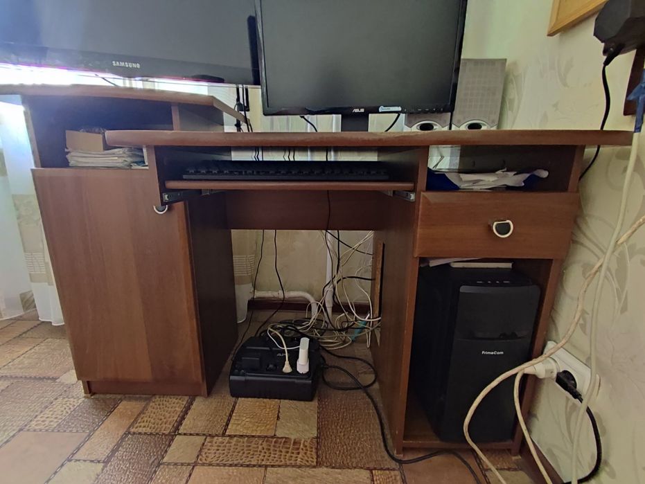 Компьютерный стол письменный стол с тумбой