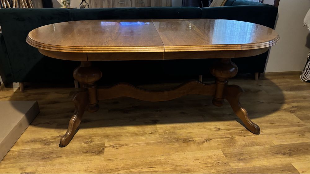 Masywny debowy stół