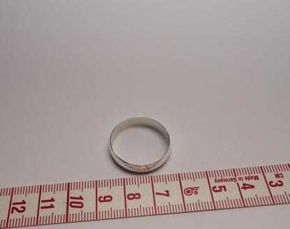 Srebrna półokrągła obrączka  R.26. 5,4 mm.