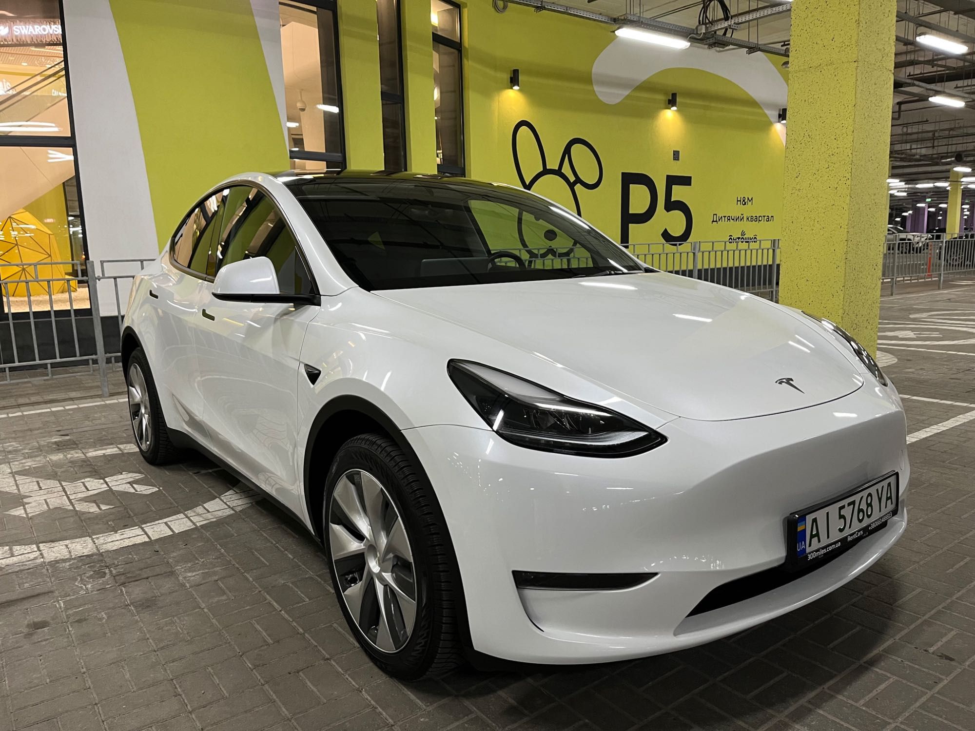 Оренда Tesla Model Y Long Range Dual Motor