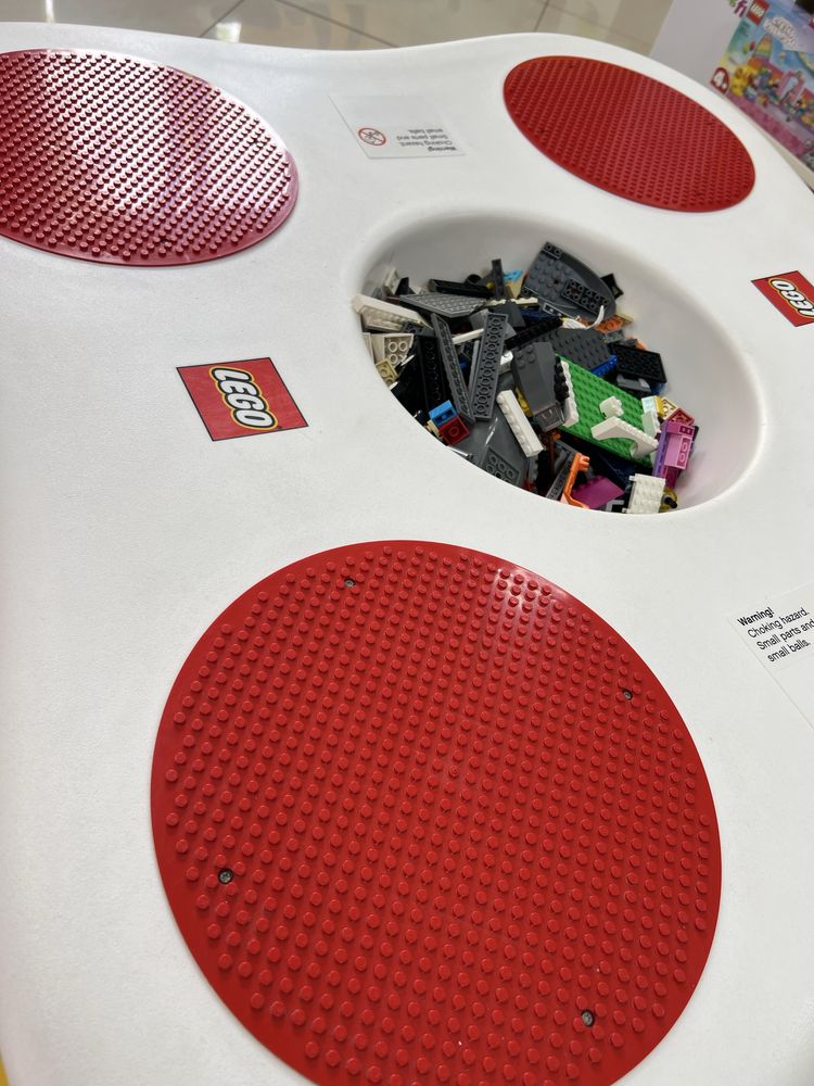 Ігровий столик Lego. Оригінал