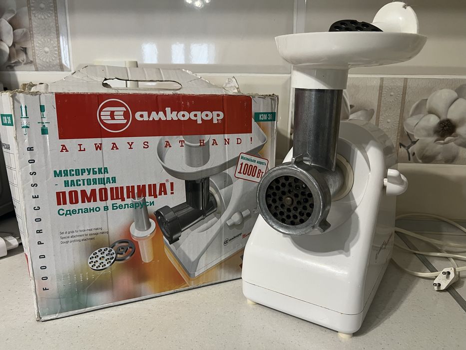 ПРОДАМ електоромʼясорубку KEM 36