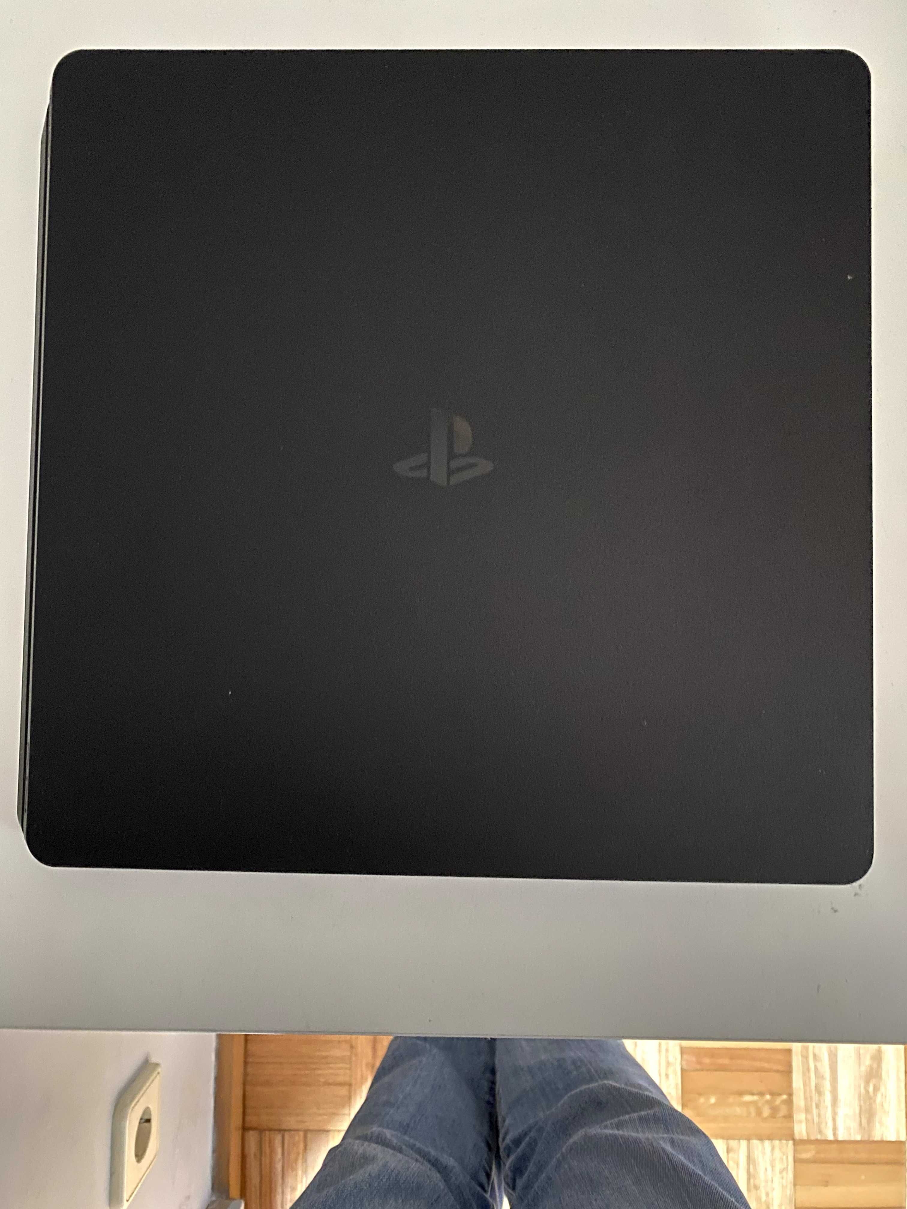 PS4 Slim + jogos