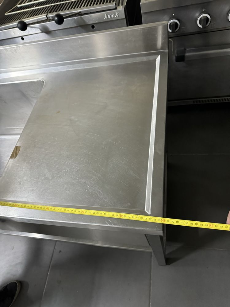 Bancada /escaparate em aço inox com pia e torneira