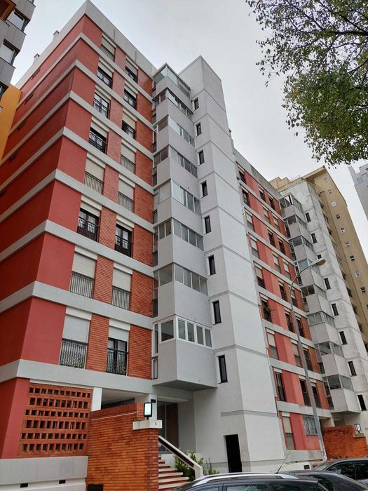 Elegante Apartamento T4 para venda em Miraflores (Algés - Oeiras)