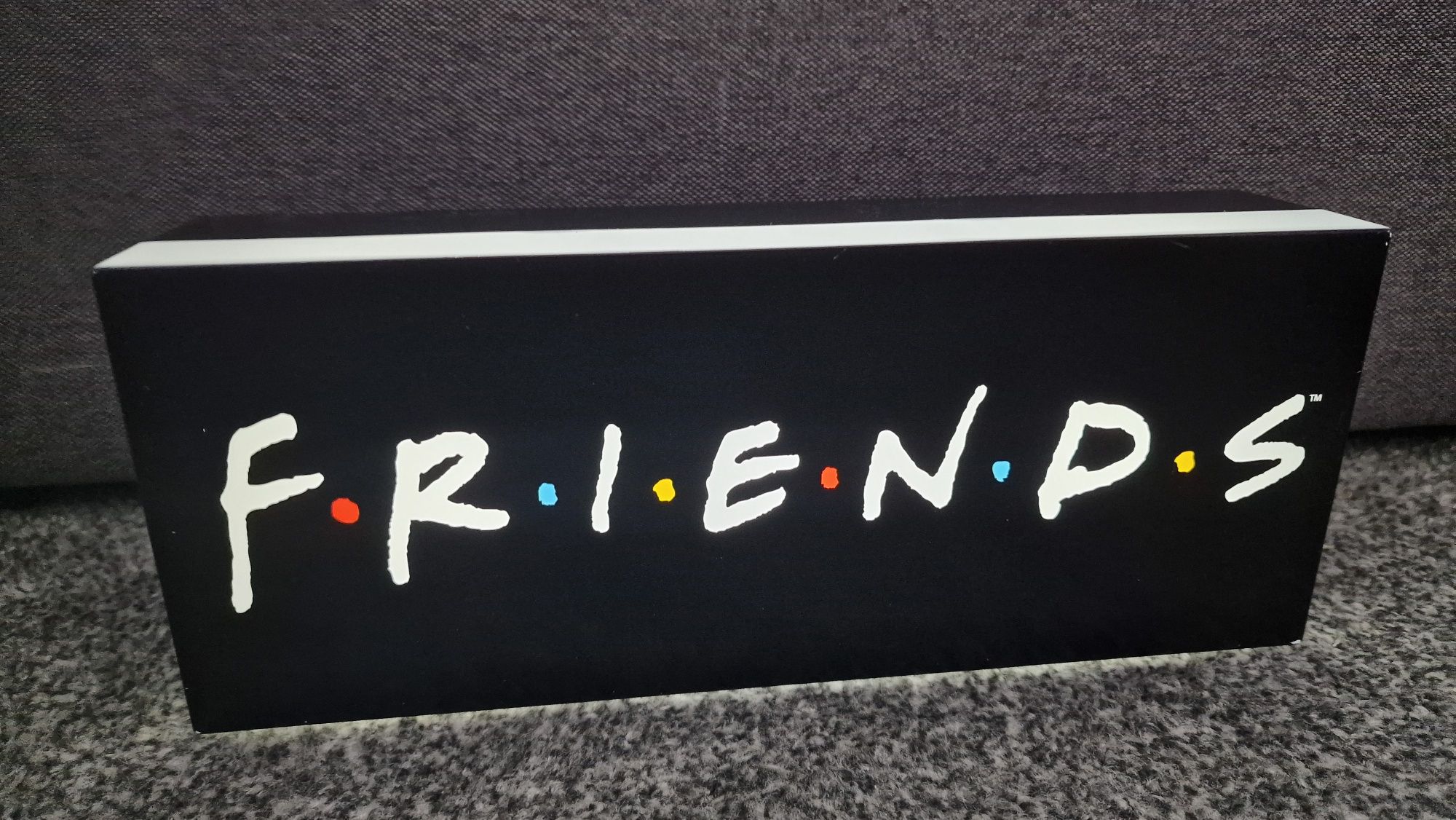 Friends logo lampka