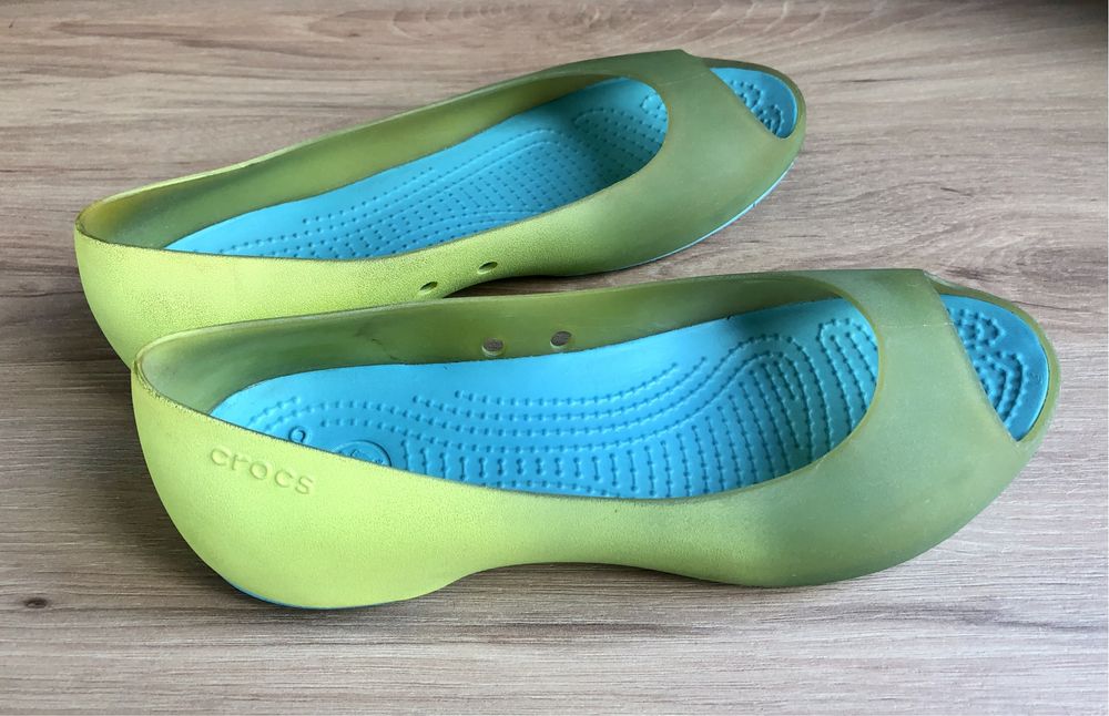 Зелені балетки Crocs W7