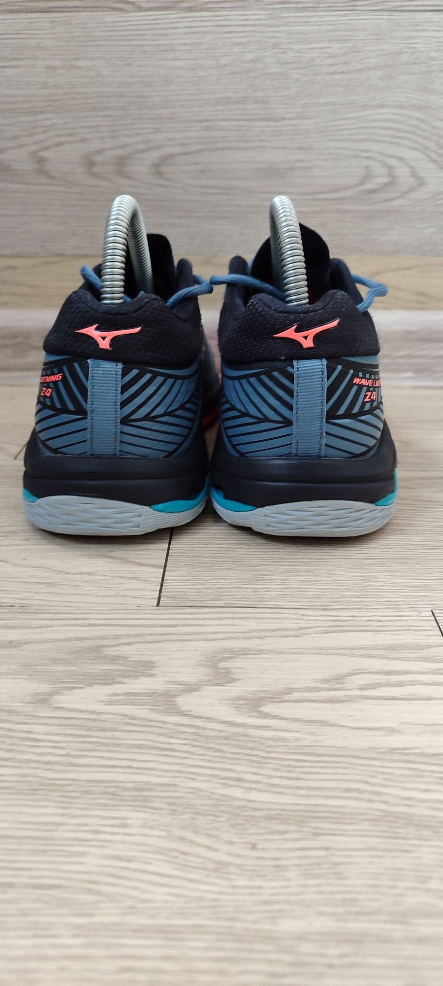 Mizuno Wave Lightning Z4 жіночі кросівки