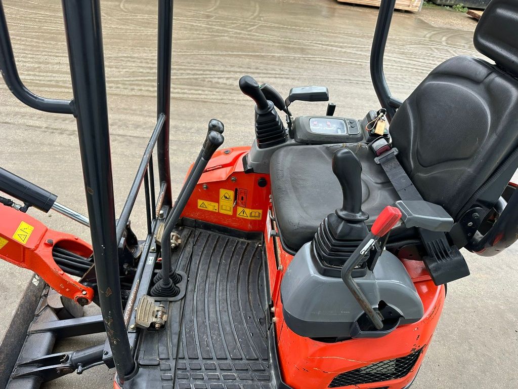 Mini Giratória Kubota U17  2018 com 2500 horas