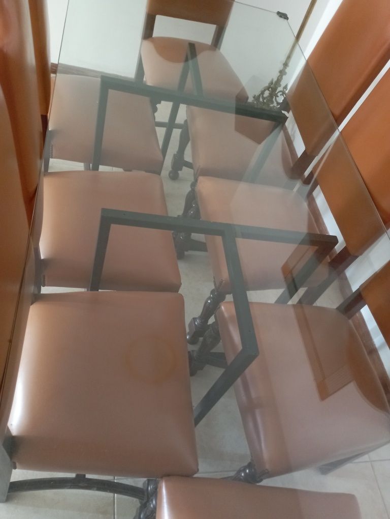 Vendo recheio de casa várias  mobilias e utensílios de cozinha..
