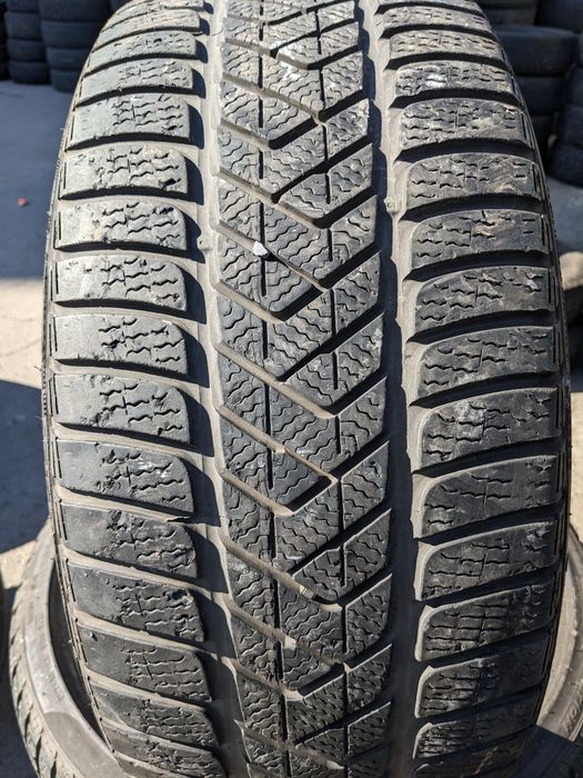 255/35R20 Pirelli