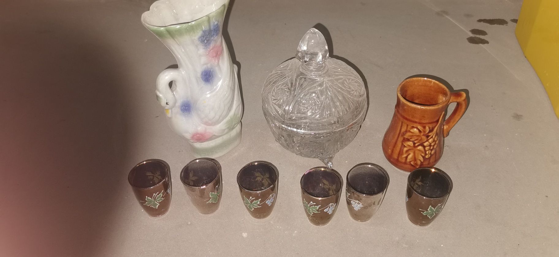 kryształ kieliszki PRL i wazon porcelana.