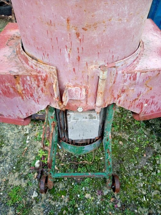 Rozdrabniacz gałęzi Młynek pelet drewno plastik, styropian