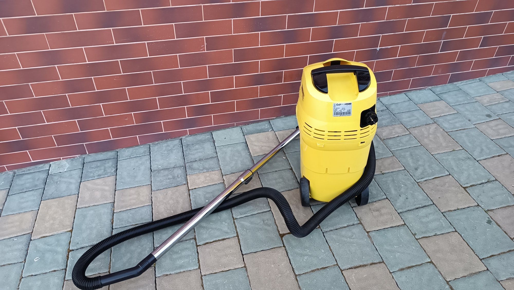 Пелесос KARCHER .