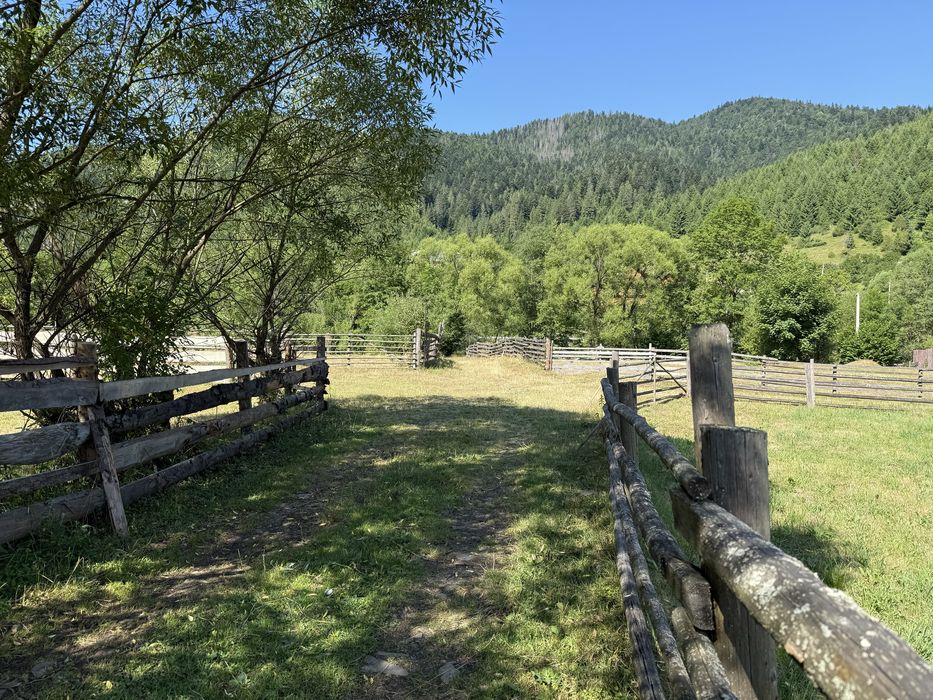 Продається 10 сотих у горах в курортному селі