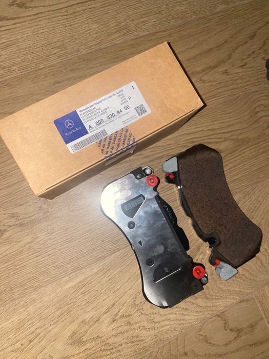 Продаю колодки на мерседес A0004204400
