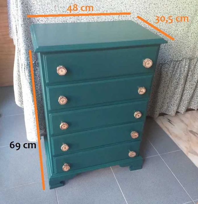 Cómoda, aparador, cama, mesa cabeceira, estante etc