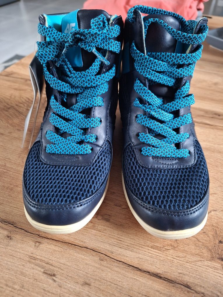 Buty botki na koturnie 4f Nowe z metką 36