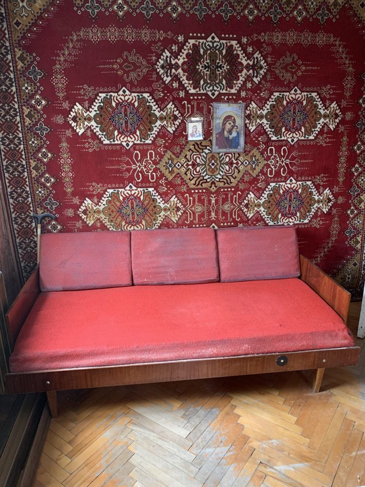 Диван віддам безкоштовно