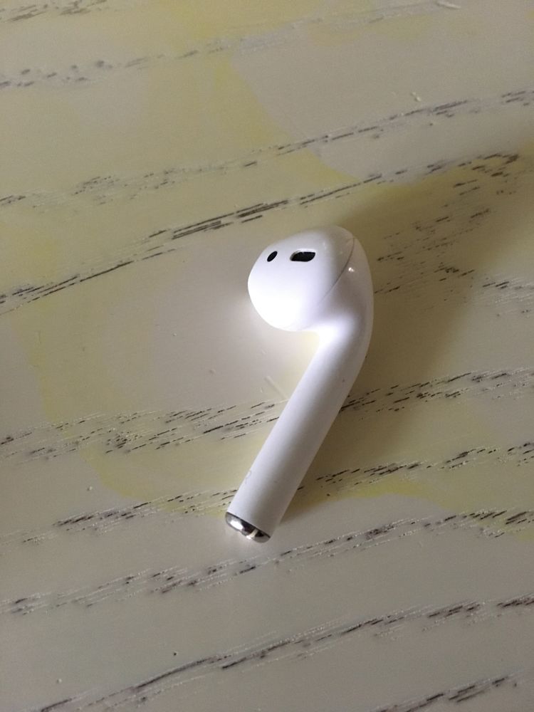 Кейс от наушников AirPods -2 a1602 оригинал