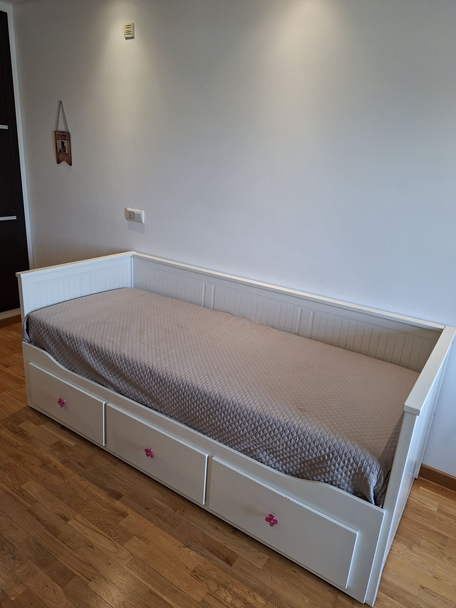 Cama HEMNES IKEA - extensível (tem 2 colchões ikea incluídos)