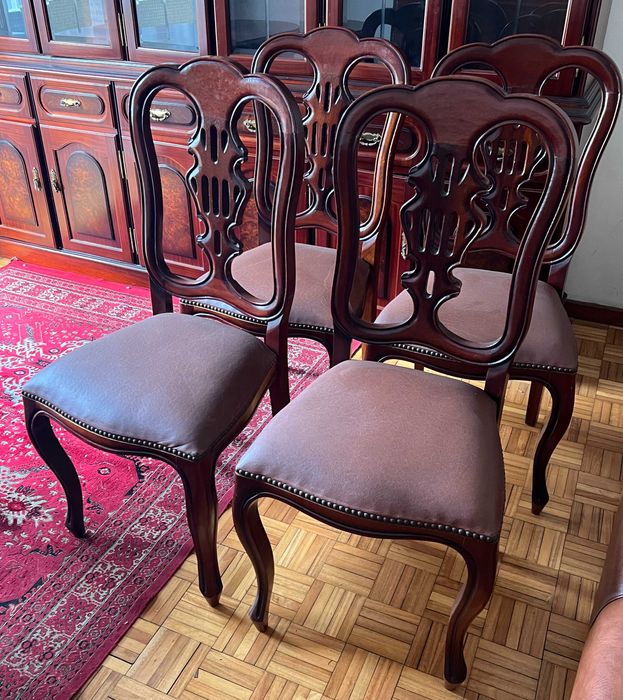 Conjunto de 4 cadeiras de jantar, em madeira de carvalho