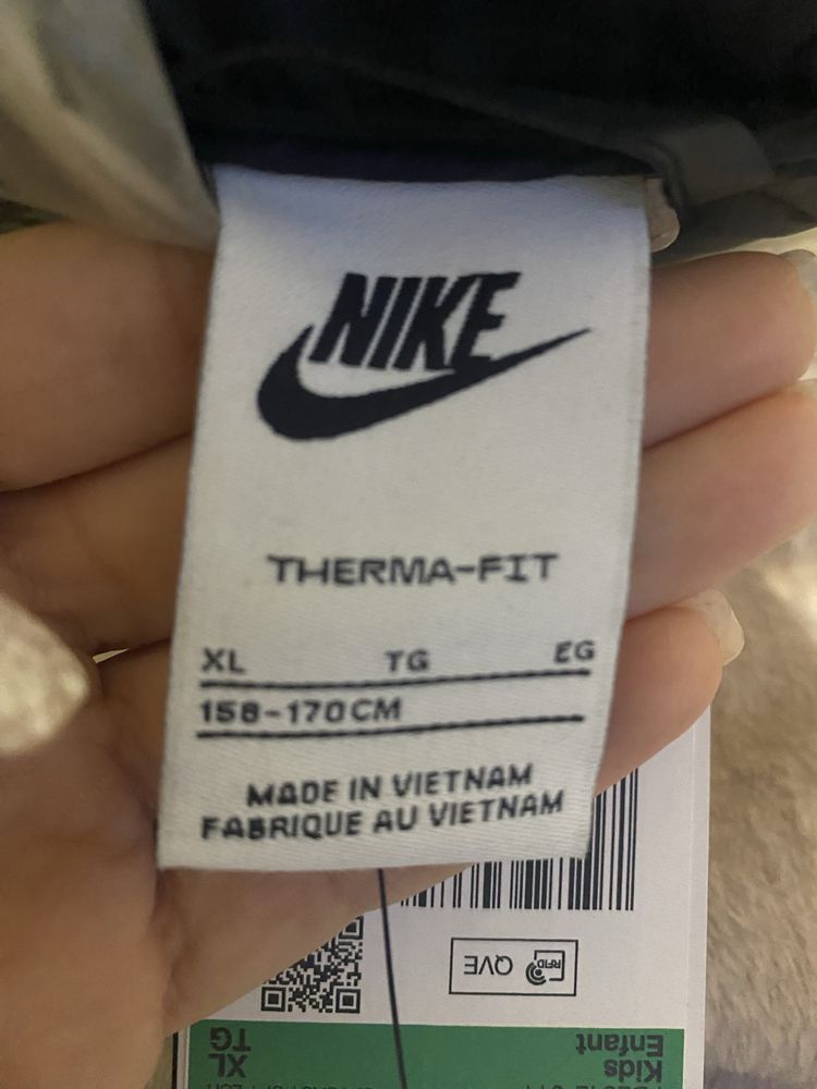 Пухлве пальто NIKE