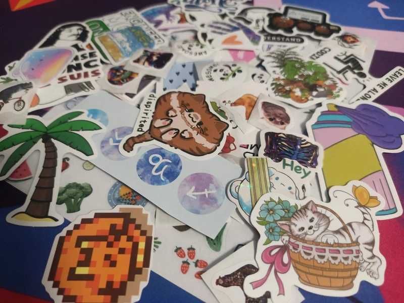 zestaw 70+ różnych losowych naklejek