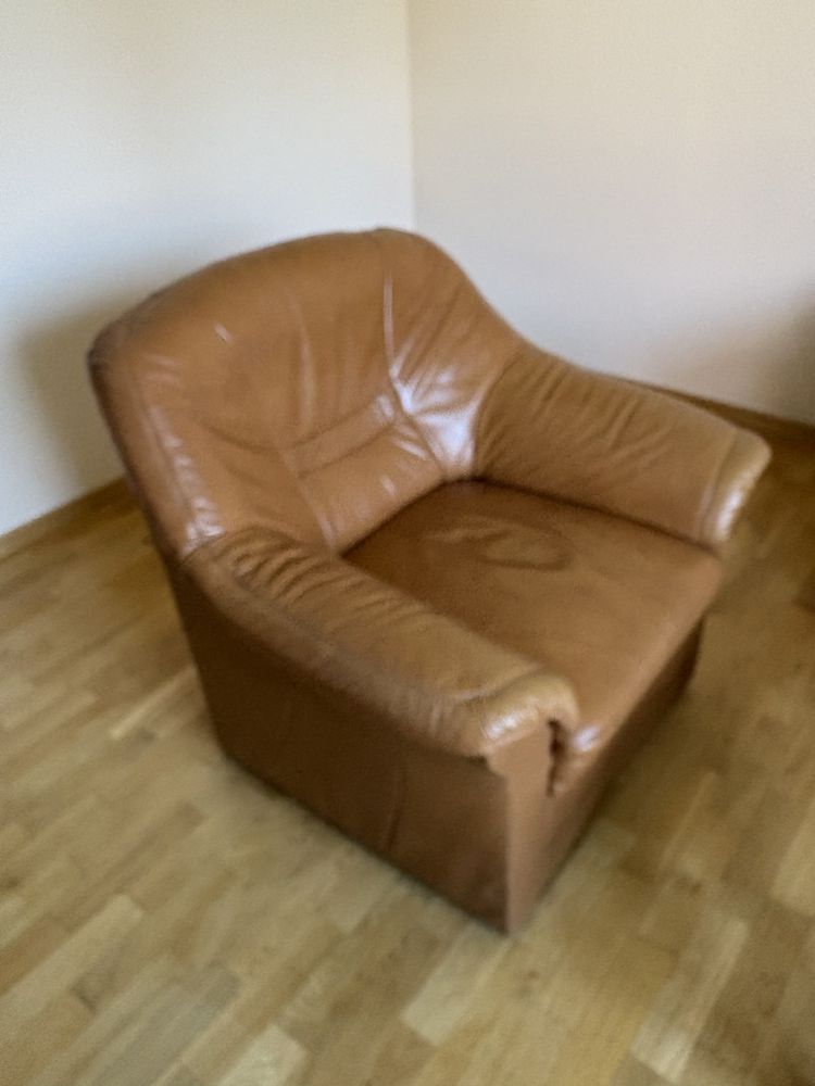 Narożnik skórzany z fotelem i stolikiem