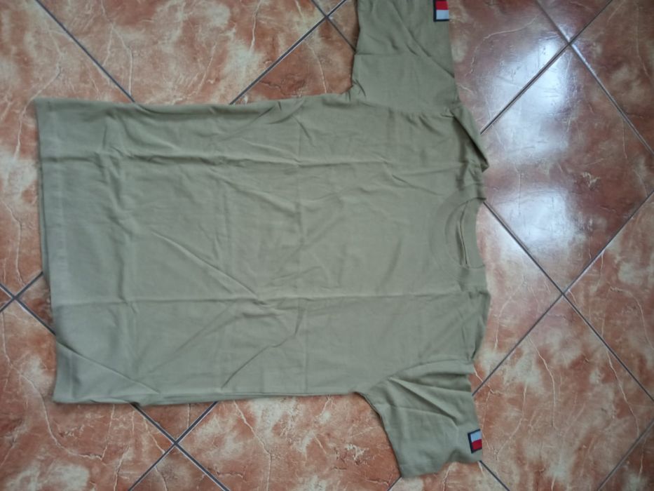 Koszulka z krutkim rękawem w kolorze pustnnym