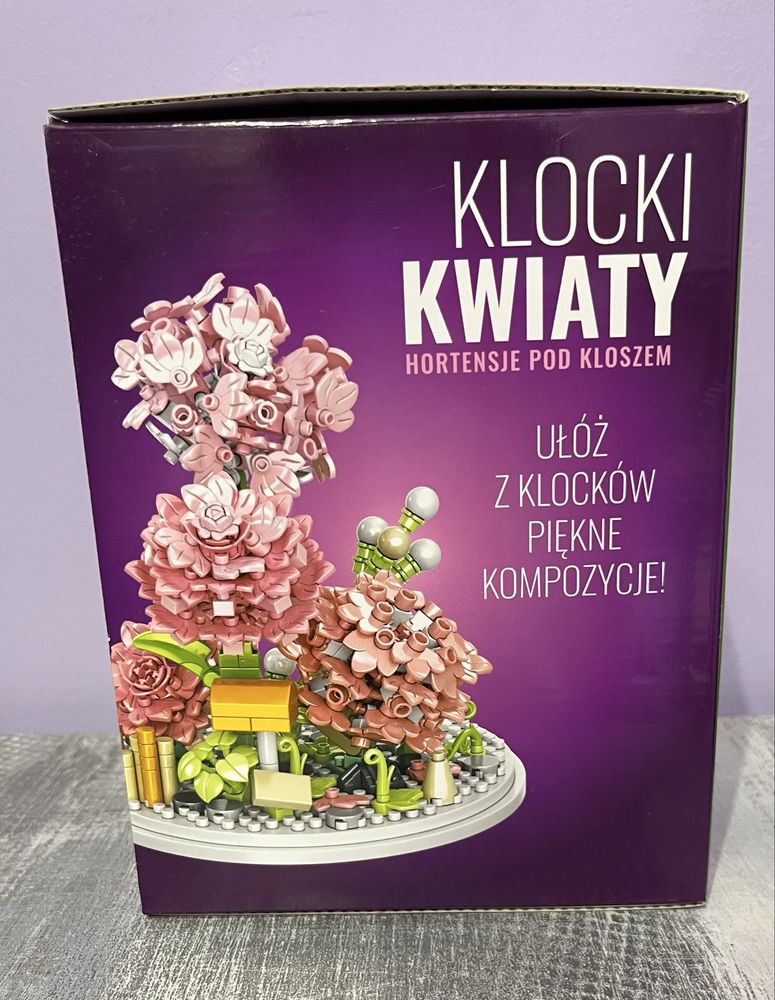 Klocki, kwiaty Hortensje Pod Kloszem